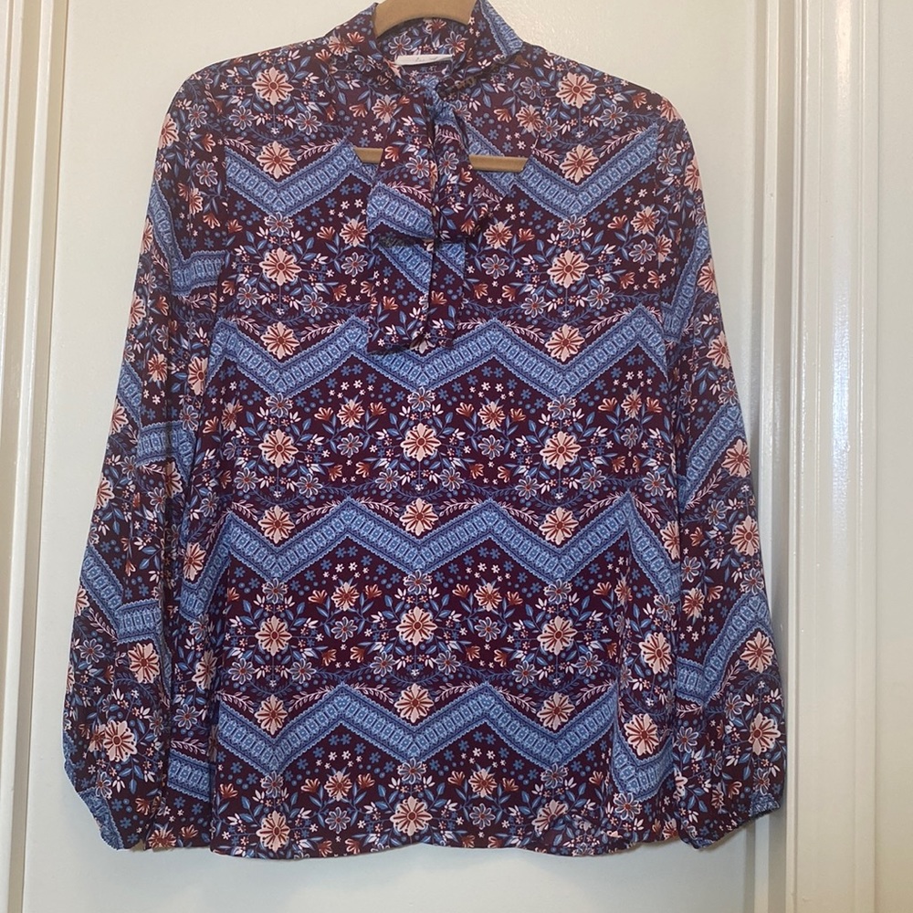 Les Amis Patterned Neck Tie Blouse